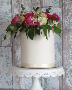 fresh flowers wedding cake